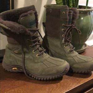 UGG adirondack style 8.5 green/brown